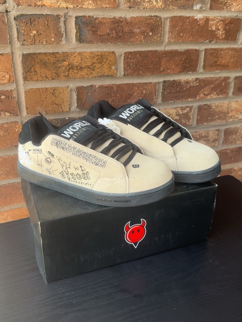 SMITH Beige and Black Graphic Low-Top Men’s Sneakers